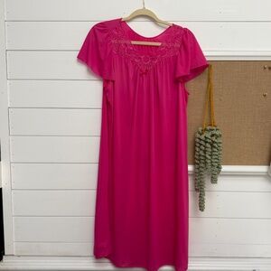 Shadowline Vintage Nightgown size Medium